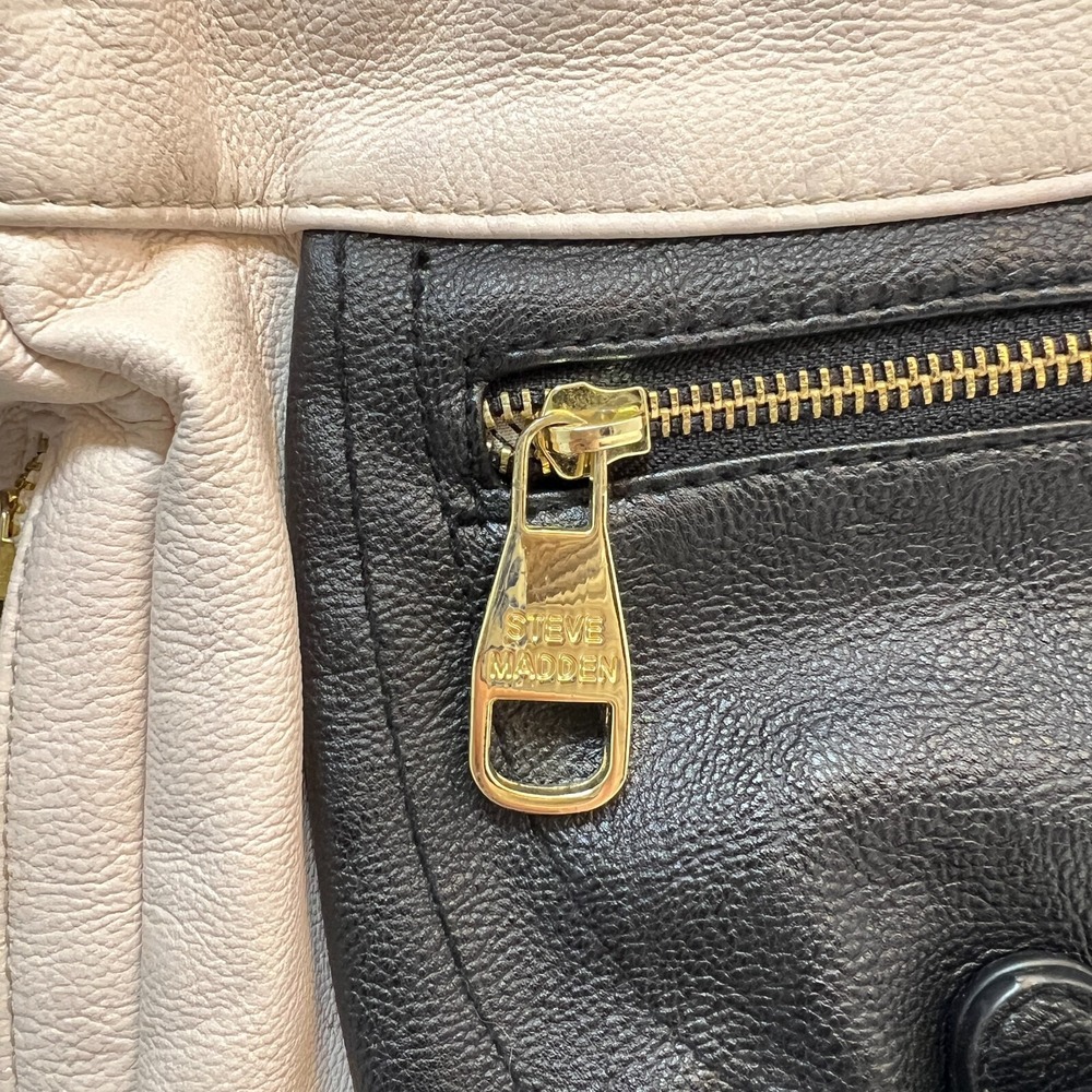 Steve Madden Crossbody Cream Black Faux Leather Handbag Purse‎ Zip Pockets - Picture 3 of 16
